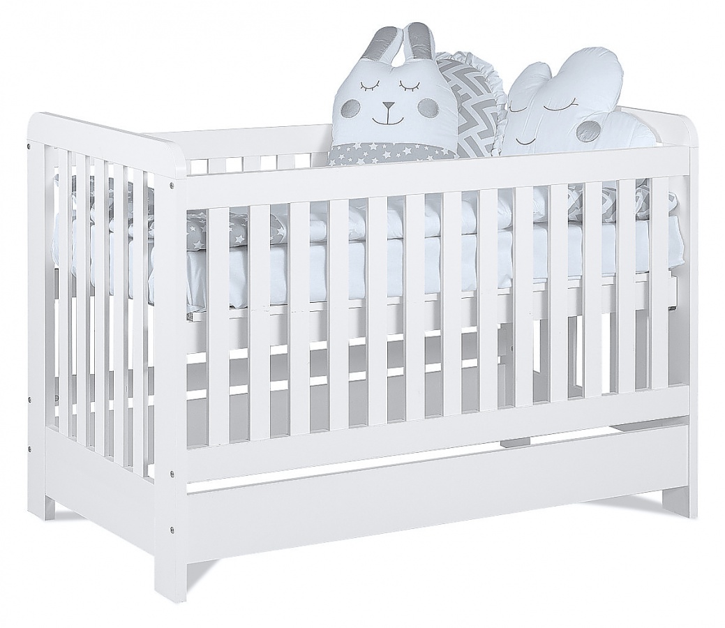 Izba pre bábätko paxton - biela.

 

Nábytok Paxton ctí čisté línie, variabilitu a ľahko ho skombinujete s vybavením, ktoré už doma máte.

 

Detská postieľka Paxton ponúka možnosť troch výškových polôh podľa toho, čo potrebujete pre vaše dieťa v danú dobu - vyššia poloha pre najmenšie bábätká a váš ľahký prístup k dieťaťu, spodná poloha pre bezpečie a pokojný spánok batoliat.

 

Dvojdverová skriňa Paxton kombinuje šatníkovú časť a časť s dvoma priestrannými šuplíkmi.

 

Komoda Paxton sa skladá zo štyroch priestranných zásuviek.

 

Zostava sa skladá z týchto prvkov:


	Detská postieľka 70x130 Paxton - 76x96x136cm (š, v, h)
	Dvojdverová kombinovaná skriňa Paxton - 83x187x38cm (š, v, h)
	Šuplíková komoda Paxton - 83x89x48cm (š, v, h)



Všetok nábytok z kolekcie Paxton nájdete nižšie v súvisiacich produktoch.