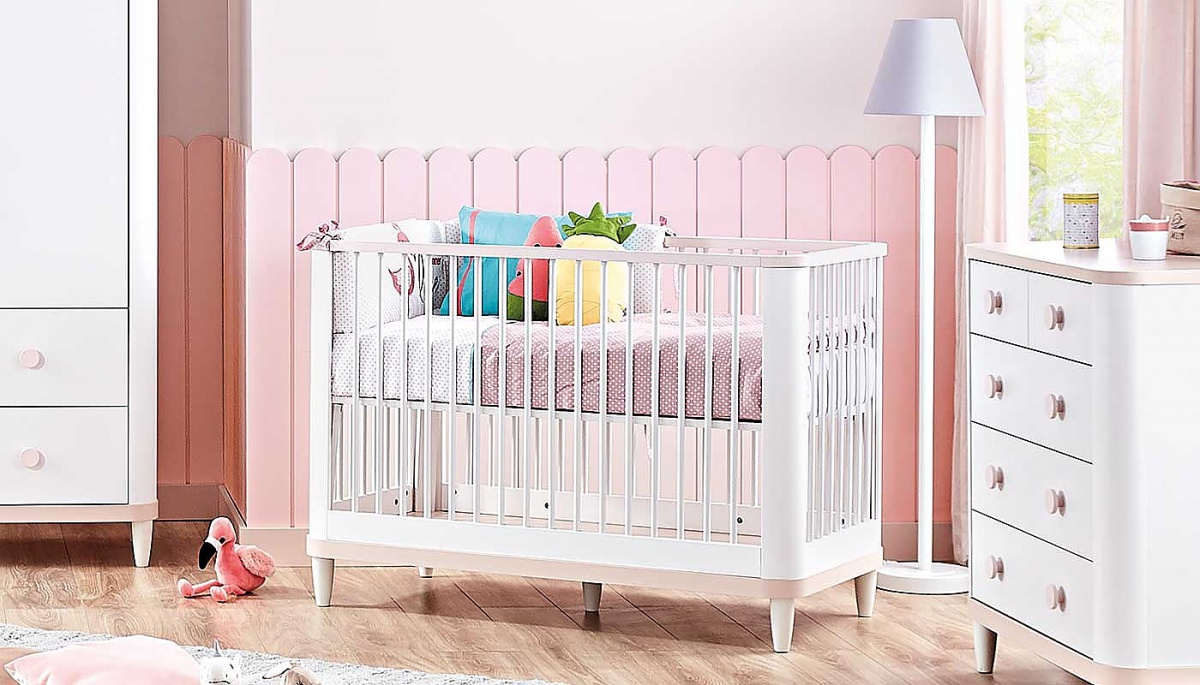 Postieľka 60x120 flamenco - ružová/biela.

 

 

Postieľka je vhodná pre dieťa do troch rokov, je vybavená pevným doskovým roštom prispievajúcim k nosnosti 40 kg a má ložnú plochu 60x120cm.

 

 

Rozmery postieľky 60x120 Flamenco sú 127x85x65cm (š, v, h).

 

 

Všetky produkty z kolekcie Flamenco a vhodné matrace nájdete nižšie v súvisiacom tovare.