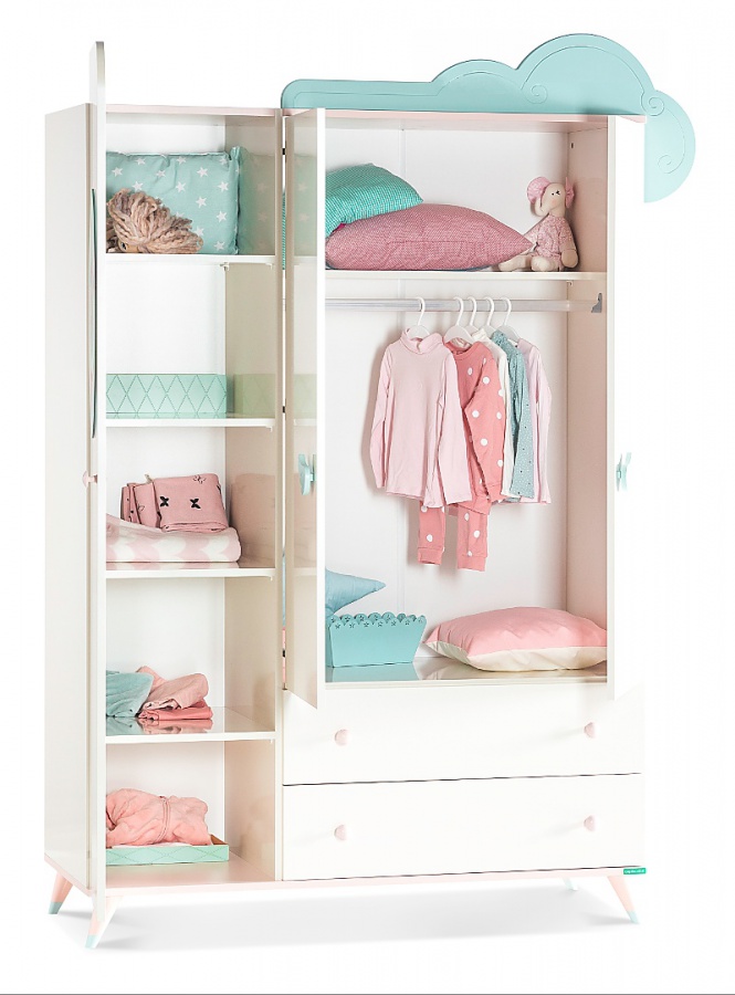 Izba pre bábätko sunbow - béžová/ružová/modrá.


Zostava disponuje detskou postieľkou, ktorá je zariadená sťahovacou bočnicou a hojdacou funkciou.


Krásnym dielom je šatníková skriňa so zrkadlom, pri ktorej je okrem pútavého vzhľadu poctivo vyriešená aj praktická stránka.


Ďalšie úložné priestory prináša kombinovaná komoda.


Nad komodu sa hodí umiestniť posledný diel - nástennú poličku, ktorá je obohatená potlačou jednorožca a tromi vešiakmi.


Nábytok je vyrobený z lamina hrúbky 18mm a dvierka a šuplíky sú vybavené systémom tichého dovierania.

 

Izba pre bábätko Sunbow - biela/ružová/modrá sa skladá z týchto prvkov:


	Hojdacia postieľka Sunbow - 134x108x81cm (š, v, h)
	Šatníková skriňa 3D Sunbow - 150x215x57cm (š, v, h)
	Komoda Sunbow - 78x93x47cm (š, v, h)
	Polica Sunbow - 74x33x20cm (š, v, h)