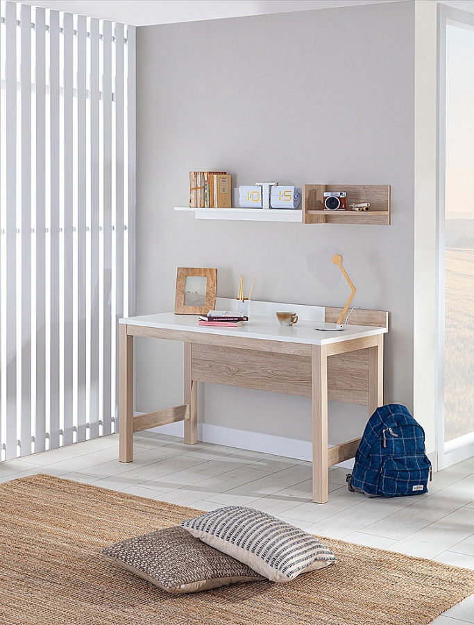 Malý študijný kút artos - dub sofia/biela.

 

Moderný písací stôl s veľkou pracovnou plochou a zabudovaným USB portom.

 

Vzhľadom na to, že písací stôl nemá úložný priestor, tak je kontajner pod stôl absolútnou nutnosťou.

 

Závesná polica sa výborne hodí nad písací stôl.

 

Každý kus je vyrobený z lamina 1.

 

Malý študijný kút sa skladá z týchto prvkov:


	Písací stôl Artos – 120x83x62cm (š, v, h)
	Kontajner pod stôl Artos - 40x56x40cm (š, v, h)
	Závesná polica Artos – 120x22x22cm (š, v, h)



Všetky produkty z kolekcie Artos a zostavu veľkého študijného kúta nájdete nižšie v súvisiacich produktoch.