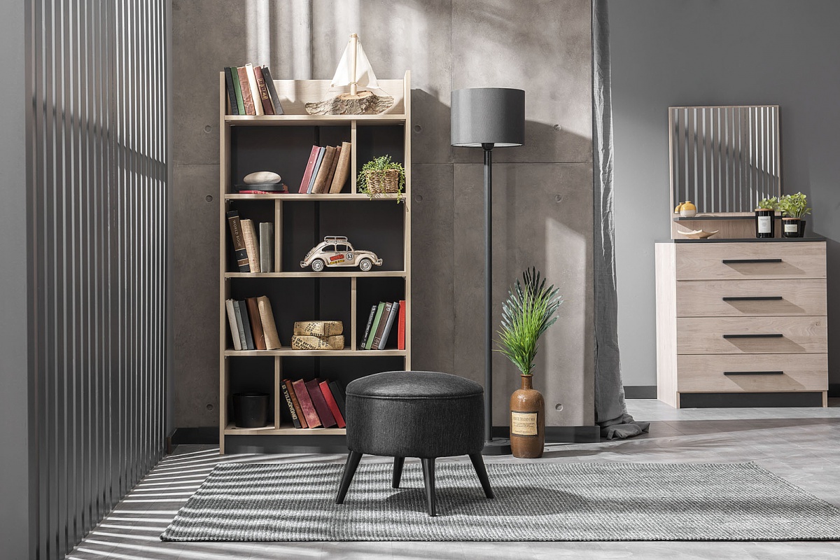 Veľká študentská izba colin - dub kestína/šedá.

 

Štýlová knižnica, ktorá zaujme každého, kto miluje nezvyčajné tvary nábytku.

 

Veľká pracovná plocha je pri tomto klasickom písacom stole veľkou výhodou.

 

K písaciemu stolu sa výborne hodí nástavec vďaka ktorému vytvoríte toľko potrebný úložný priestor.

 

Pohodlná študentská posteľ s mäkkým čalúneným čelom v luxusnej farebnej kombinácii.

 

Praktický nočný stolík s ideálnym množstvom úložného priestoru.

 

Šuplíková komoda oplýva 4 priestrannými zásuvkami vďaka ktorým už nebudete bojovať s nedostatkom miesta.

 

Skriňová zostava sa skladá z trojdverovej, dvojdverovej, rohovej a jednodverovej skrine.

 

Každý kus je vyrobený z lamina 1.

 

Veľká študentská izba sa skladá z týchto prvkov:


	Knižnica Colin - 71x156x30cm (š, v, h)
	Písací stôl Colin - 110x74x55cm (š, v, h)
	Nadstavec na písací stôl Colin – 108x36x18cm (š, v, h)
	Študentská posteľ 120x200 Colin - 126x85x205cm (š, v, h)
	Nočný stolík Colin – 47x46x40cm (š, v, h)
	Šuplíková komoda Colin - 78x88x50cm (š, v, h)
	Trojdverová šatníková skriňa Colin – 127x209x53cm (š, v, h)
	Dvojdverová šatníková skriňa Colin – 85x209x53cm (š, v, h)
	Jednodverová šatníková skriňa Colin – 44x209x53cm (š, v, h)
	Rohová šatníková skriňa Colin – 85x209x85cm (š, v, h)



Všetky produkty z kolekcie Colin a zostavy malých izieb či zostavu skríň nájdete nižšie v súvisiacich produktoch.