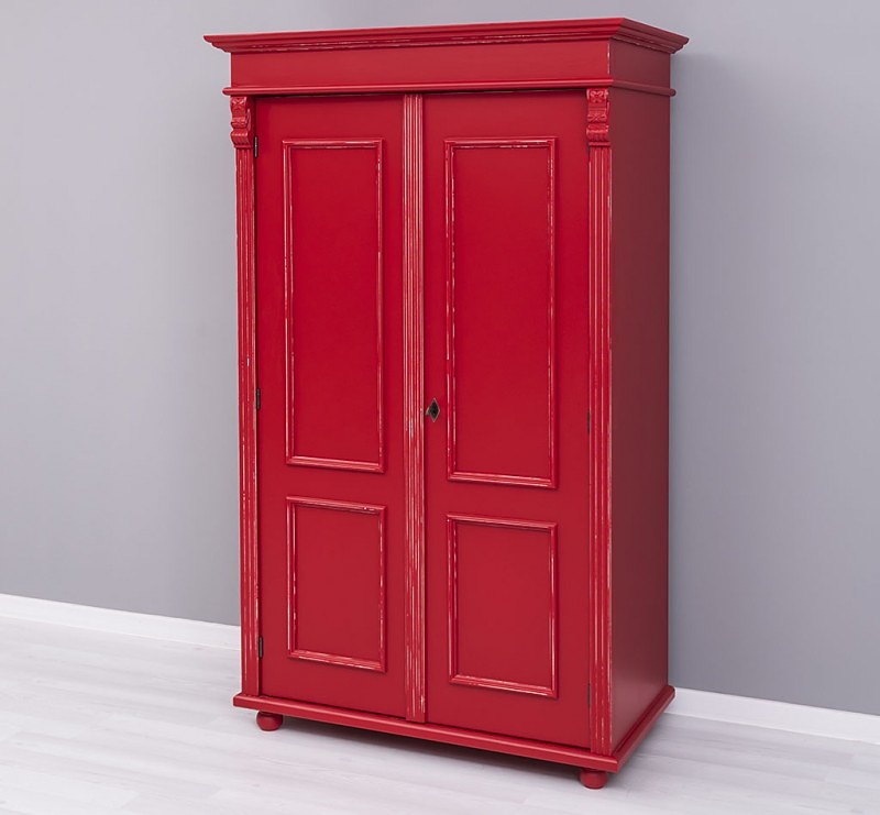 Dvojdverová šatníková skriňa hetie 245 - červená patina.

 

Dvojdverová skriňa Hetie ponúka úložný priestor na zavesenie predovšetkým na šatníkovej tyči. Nad tyčou je jedna veľká polica na uloženie skladaného oblečenia.

Povrchy skrine sú opatrené farebným náterom v červenej farbe (P047A).

 

Výrobok je dodávaný v zmontovanom stave a veľmi pevná konštrukcia umožňuje použitie po naozaj dlhú dobu.

 

Rozmery šatníkovej skrine Hetie sú 110x180x58cm (š, v, h).

 

Na prehliadnutie ďalších masívnych kúskov nábytku od tohto výrobcu kliknite TU.

 

Farba na fotografii sa môže ľahko líšiť oproti reálnemu výrobku. Príčinnou môže byť zobrazovanie farieb monitora či rôzne nasvietenie výrobkov pri fotení.


Z dôvodov výroby masivného nábytku na zákazku, sme nútení požadovať od zákazníka zálohu v minimálnej výške 30% z ceny nábytku.