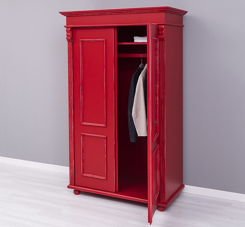 Dvojdverová šatníková skriňa hetie 245 - červená patina.

 

Dvojdverová skriňa Hetie ponúka úložný priestor na zavesenie predovšetkým na šatníkovej tyči. Nad tyčou je jedna veľká polica na uloženie skladaného oblečenia.

Povrchy skrine sú opatrené farebným náterom v červenej farbe (P047A).

 

Výrobok je dodávaný v zmontovanom stave a veľmi pevná konštrukcia umožňuje použitie po naozaj dlhú dobu.

 

Rozmery šatníkovej skrine Hetie sú 110x180x58cm (š, v, h).

 

Na prehliadnutie ďalších masívnych kúskov nábytku od tohto výrobcu kliknite TU.

 

Farba na fotografii sa môže ľahko líšiť oproti reálnemu výrobku. Príčinnou môže byť zobrazovanie farieb monitora či rôzne nasvietenie výrobkov pri fotení.


Z dôvodov výroby masivného nábytku na zákazku, sme nútení požadovať od zákazníka zálohu v minimálnej výške 30% z ceny nábytku.