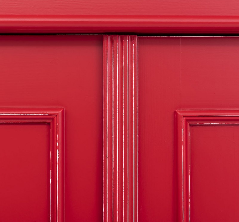 Dvojdverová šatníková skriňa hetie 245 - červená patina.

 

Dvojdverová skriňa Hetie ponúka úložný priestor na zavesenie predovšetkým na šatníkovej tyči. Nad tyčou je jedna veľká polica na uloženie skladaného oblečenia.

Povrchy skrine sú opatrené farebným náterom v červenej farbe (P047A).

 

Výrobok je dodávaný v zmontovanom stave a veľmi pevná konštrukcia umožňuje použitie po naozaj dlhú dobu.

 

Rozmery šatníkovej skrine Hetie sú 110x180x58cm (š, v, h).

 

Na prehliadnutie ďalších masívnych kúskov nábytku od tohto výrobcu kliknite TU.

 

Farba na fotografii sa môže ľahko líšiť oproti reálnemu výrobku. Príčinnou môže byť zobrazovanie farieb monitora či rôzne nasvietenie výrobkov pri fotení.


Z dôvodov výroby masivného nábytku na zákazku, sme nútení požadovať od zákazníka zálohu v minimálnej výške 30% z ceny nábytku.