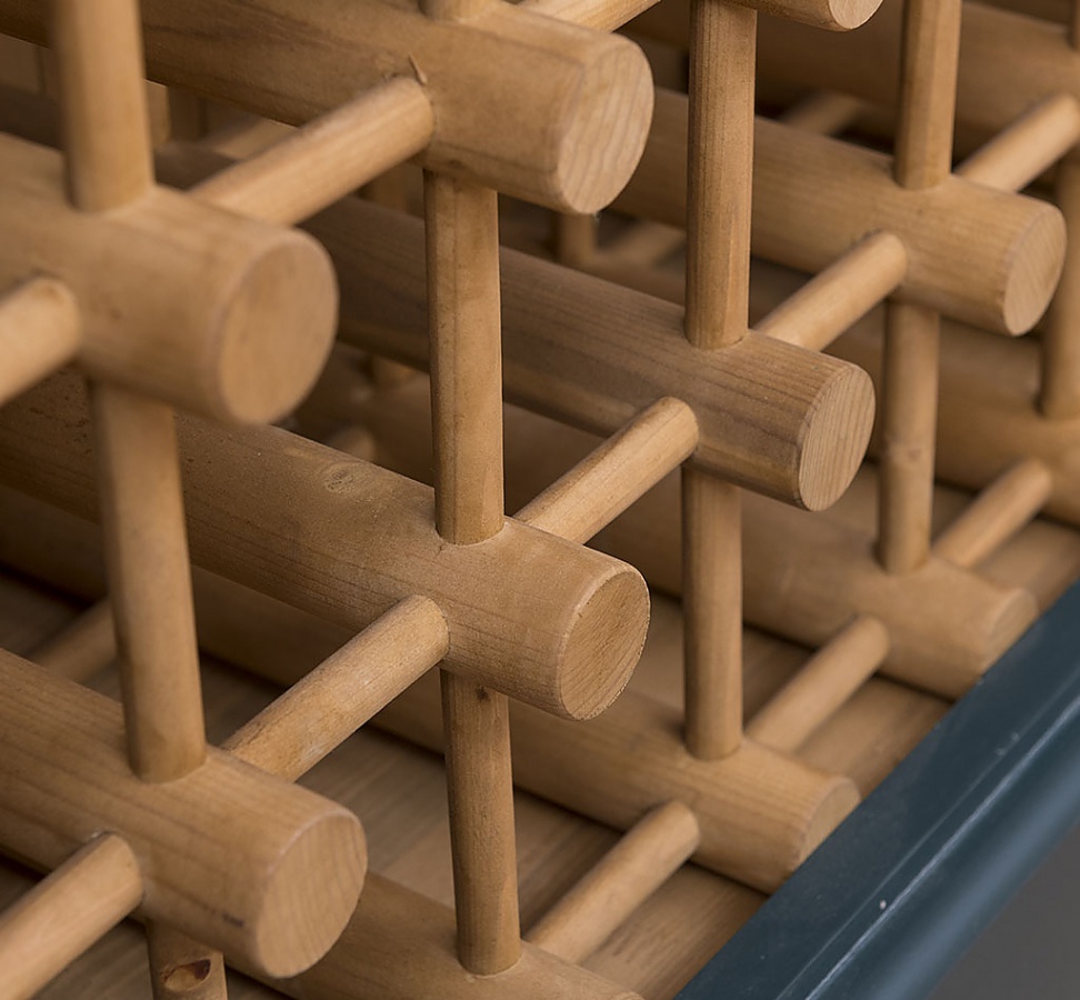 Vinotéka so zásuvkami ardene 656 - modrá/hnedá.

 

Vinotéka z poctivého borovicového dreva sa hodí ho každej miestnosti.

Vnútro regálu je ošetrené voskovou povrchovou úpravou v odtieni P002.

Kapacita vinotéky je 45 fliaš.

 

Výrobok je dodávaný v zmontovanom stave a veľmi pevná konštrukcia umožňuje použitie po naozaj dlhú dobu.

 

Rozmery vinotéky Ardene 656 sú 110x90x34cm (š, v, h).

 

Na prehliadnutie ďalších masívnych kúskov nábytku od tohto výrobcu kliknite TU.

 

Farba na fotografii sa môže ľahko líšiť oproti reálnemu výrobku. Príčinnou môže byť zobrazovanie farieb monitora či rôzne nasvietenie výrobkov pri fotení.


Z dôvodov výroby masivného nábytku na zákazku, sme nútení požadovať od zákazníka zálohu v minimálnej výške 30% z ceny nábytku.