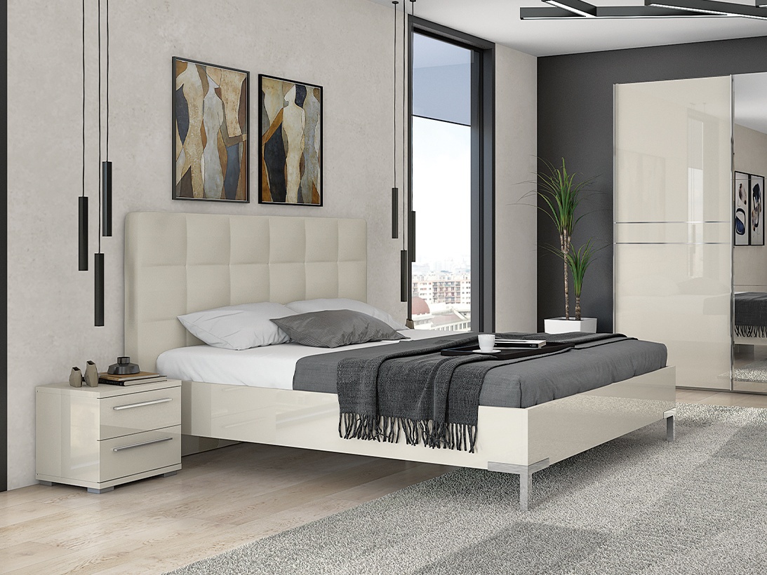 Manželská posteľ 180x200cm tiana - béžová.

 

 

Všetky jeho viditeľné strany postele sú lakované vysoko lesklým UV lakom, ktorý je štyrikrát odolnejší voči fyzickému poškodeniu v porovnaní so štandardným lakom, v tomto prípade odtieňom v teplej béžovej farbe.

 

 

Rozmery manželskej postele Tiana 180x200cm sú 200x120x221cm (š, v, h).

 

 

Všetky produkty z kolekcie Tiana nájdete nižšie v súvisiacom tovare.