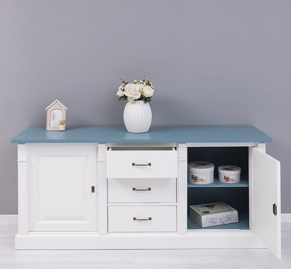 Kombinovaná komoda esfir 56 - biela/modrá.

 

Kombinovaná komoda z poctivého borovicového dreva sa hodí do každej miestnosti.

 

Široká kombinovaná komoda s tromi zásuvkami s kovovými úchytkami s mosadzným finišom.

 

Rozmery kombinovanej komody Esfir 56 sú 179x78x51cm (š, v, h).

 

Pre kompletnú ponuku masívneho nábytku od tohto výrobcu kliknite TU.

 

Farba na fotografii sa môže ľahko líšiť oproti reálnemu výrobku. Príčinou môže byť zobrazovanie farieb monitora či rôzne nasvietenie výrobkov pri fotení.




Z dôvodu výroby masívneho nábytku na zákazku, sme nútení požadovať od zákazníka zálohu v minimálnej výške 30% z ceny nábytku.