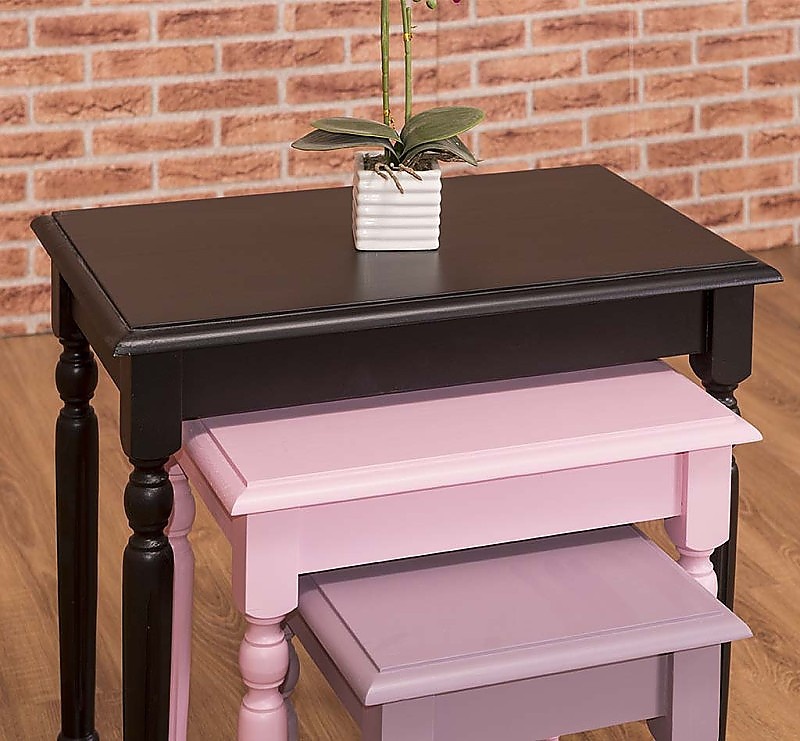 Set odkladacích stolíkov percy 80 - čierna/ružová/fialová.

 

Odkladacie stolíky z poctivého borovicového dreva sa hodia ako do obývacej izby, tak napríklad do predsiene.

 

Kombinácia nesmrteľnej čiernej a dvoch neobvyklých farieb je veľmi zaujímavá a nezvyčajná.

 

Rozmery odkladacích stolíkov Percy 80 sú 64x60x40cm, 49x50x40cm a 34x39x40cm (š, v, h).

 

Pre kompletnú ponuku masívneho nábytku od tohto výrobcu kliknite TU.

 

Farba na fotografii sa môže ľahko líšiť oproti reálnemu výrobku. Príčinou môže byť zobrazovanie farieb monitora či rôzne nasvietenie výrobkov pri fotení.




Z dôvodu výroby masívneho nábytku na zákazku, sme nútení požadovať od zákazníka zálohu v minimálnej výške 30% z ceny nábytku.