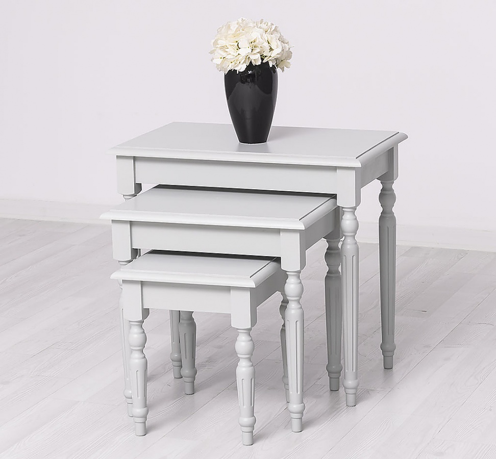 Set odkladacích stolíkov percy 80 - svetlo šedá.

 

Odkladacie stolíky z poctivého borovicového dreva sa hodia ako do obývacej izby, tak napríklad do predsiene.

 

Nesmrteľná svetlo šedá farba sa hodí do každého interiéru.

 

Rozmery odkladacích stolíkov Percy 80 sú 64x60x40cm, 49x50x40cm a 34x39x40cm (š, v, h).

 

Pre kompletnú ponuku masívneho nábytku od tohto výrobcu kliknite TU.

 

Farba na fotografii sa môže ľahko líšiť oproti reálnemu výrobku. Príčinou môže byť zobrazovanie farieb monitora či rôzne nasvietenie výrobkov pri fotení.




Z dôvodu výroby masívneho nábytku na zákazku, sme nútení požadovať od zákazníka zálohu v minimálnej výške 30% z ceny nábytku.