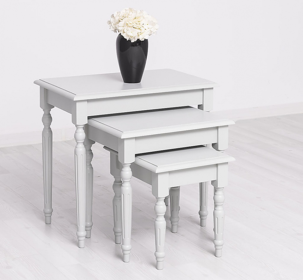 Set odkladacích stolíkov percy 80 - svetlo šedá.

 

Odkladacie stolíky z poctivého borovicového dreva sa hodia ako do obývacej izby, tak napríklad do predsiene.

 

Nesmrteľná svetlo šedá farba sa hodí do každého interiéru.

 

Rozmery odkladacích stolíkov Percy 80 sú 64x60x40cm, 49x50x40cm a 34x39x40cm (š, v, h).

 

Pre kompletnú ponuku masívneho nábytku od tohto výrobcu kliknite TU.

 

Farba na fotografii sa môže ľahko líšiť oproti reálnemu výrobku. Príčinou môže byť zobrazovanie farieb monitora či rôzne nasvietenie výrobkov pri fotení.




Z dôvodu výroby masívneho nábytku na zákazku, sme nútení požadovať od zákazníka zálohu v minimálnej výške 30% z ceny nábytku.