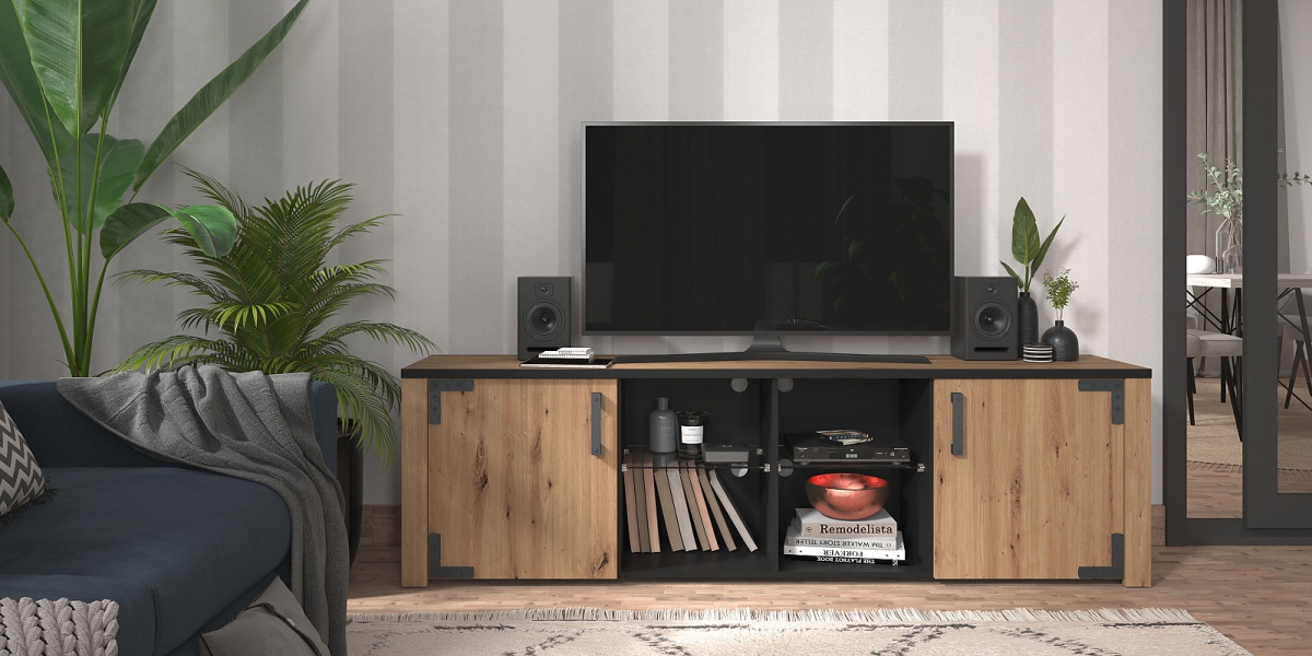 Široký tv stolík miles - dub artisan/čierna.

 

Materiálom, ktorý bol na výrobu nábytku použitý, je lamino hrúbky 16mm a 25mm v dekore dub artisan s čiernou farbou.

 

Rozmery TV stolíka Miles sú 197x57,5x40cm (š, v, h).

 

Všetky produkty z kolekcie Miles nájdete nižšie v súvisiacich produktoch.