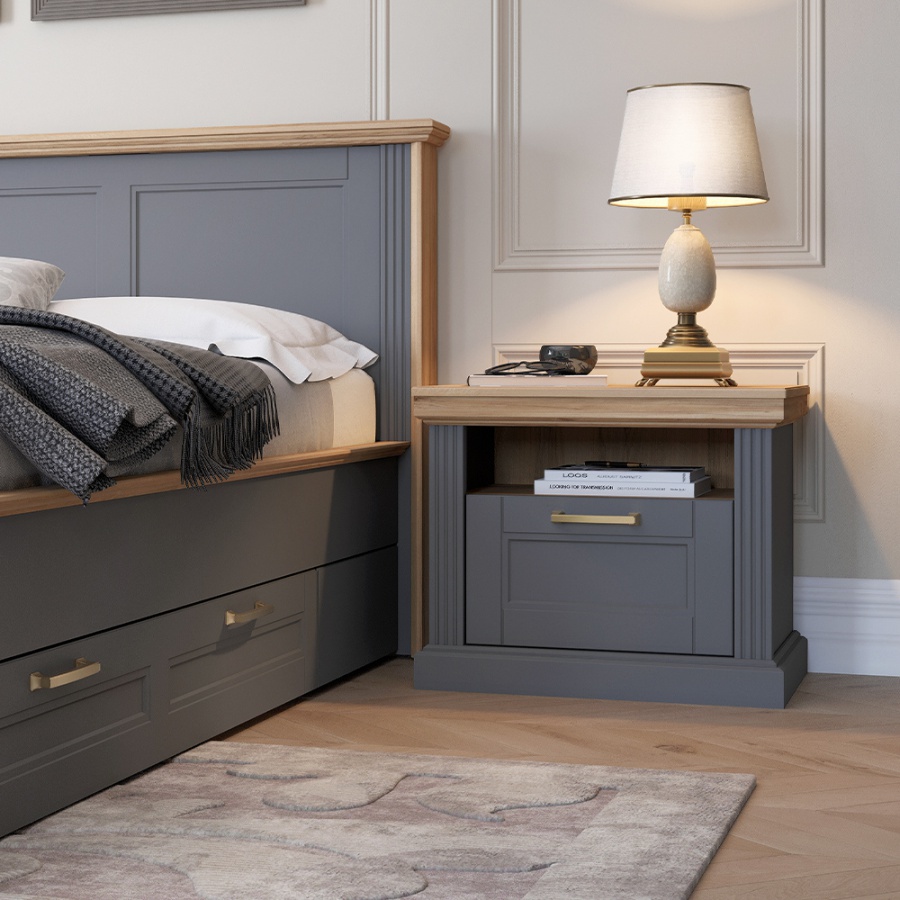 Spálňa 180 artis - šedá/orech pacific.

 

Súčasťou balenia je aj doskový rošt.

 

Spálňa 180 Artis sa skladá z týchto produktov:


	Manželská posteľ 180x200 Artis - biela - 202x100x222cm (š, v, h)
	2x nočný stolík Artis – biela – 62x52x43cm (š, v, h)
	Štvordverová šatníková skriňa Artis - biela - 236x227x59cm (š, v, h)
	Kombinovaná komoda Artis - biela - 138x91x48cm (š, v, h)
	2x šuplík pod posteľ Artis - biela - 188x20x72cm (š, v, h).



Všetky produkty patriace do kolekcie Artis nájdete nižšie v súvisiacich produktoch.