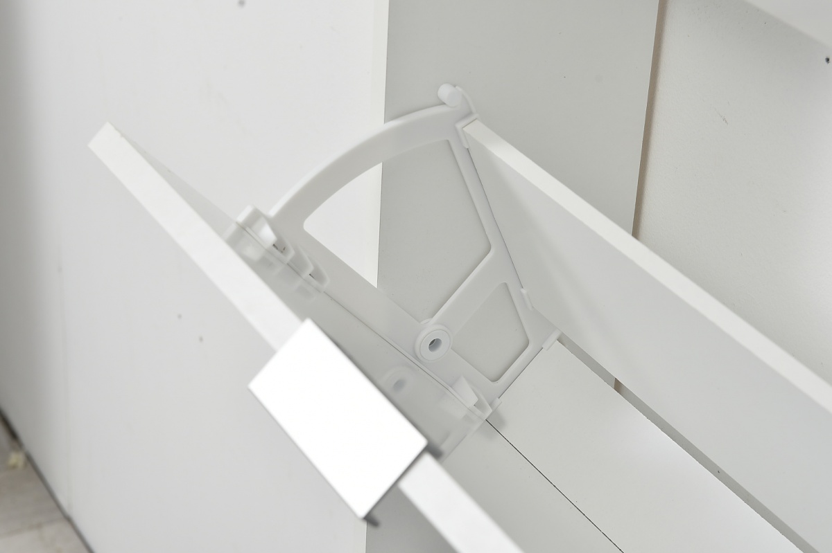 Výklopný botník 4-dvierkový felix - biela.

 

Zadná časť botníku je otvorená, vďaka čomu zaisťuje odvetrávanie, čo je žiaduce najmä v letnom období, kedy sa nám chodidla v obuvi potí.

 

Rozmery výklopného botníku 4-dvierkového Felix sú 58x155,5x18cm (š, v, h).

 

Všetky produkty z kolekcie Felix nájdete nižšie v súvisiacich produktoch.