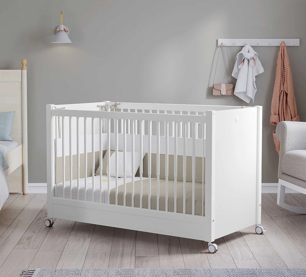 Set posteľnej bielizne 60x120 azirka - biela/béžová.

 

V sete nájdete:


	Prikrývku - 120x70cm (d, š)
	Obliečka na vankúš - 45x35cm (d, š)
	Elastické prestieradlo - 120x60cm (d, š)
	Chrániče - predné, zadné - 58x30cm (d, š)
	Chránič - bočná strana - 118x30cm (d, š)



Odporúča sa prať na 30 stupňov na jemný program a žehliť pri nízkej teplote.

 

Všetky produkty z kolekcie Azirka nájdete nižšie v súvisiacich produktoch.