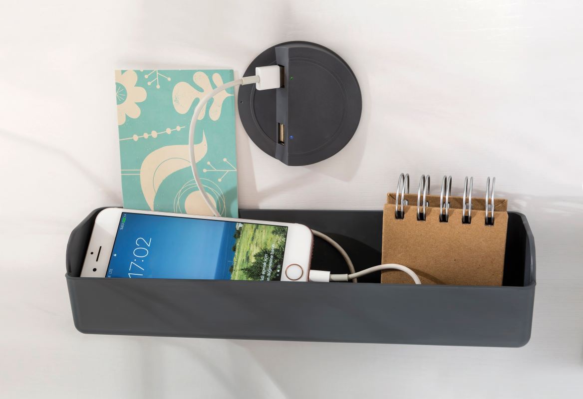 Malý písací stôl s nadstavcom pure - biela.

 

Polička, ktorá sa nachádza pod ňou, je naopak užšia, jej šírka zodpovedá hĺbke bočníc.

 

Rozmery malého písacieho stola s nadstavcom Pure sú 113x147x59cm (š, v, h)

 

Všetok nábytok patriaci do kolekcie Pure nájdete nižšie v súvisiacich produktoch.