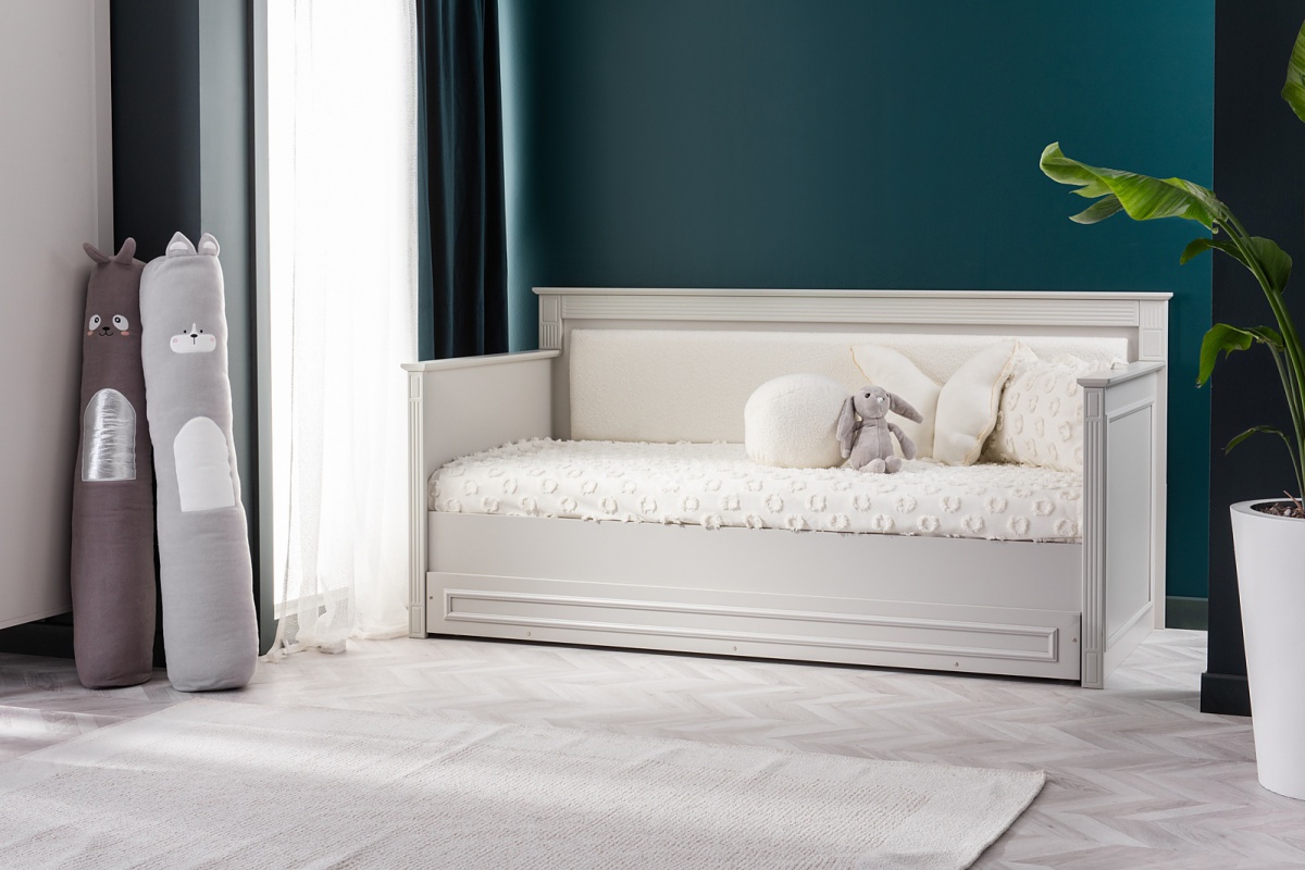 Válenda 90x200 esme - šedá.

 

Válenda Esme je tým typom nábytku, ktorý si zamilujú všetky ženy bez ohľadu na vek.

 

Rozmery váľandy 90x200 Esme sú 96,8x103,1x213cm (š, v, h).

 

Všetky produkty z kolekcie Esme a vhodné matrace nájdete nižšie v súvisiacich produktoch.