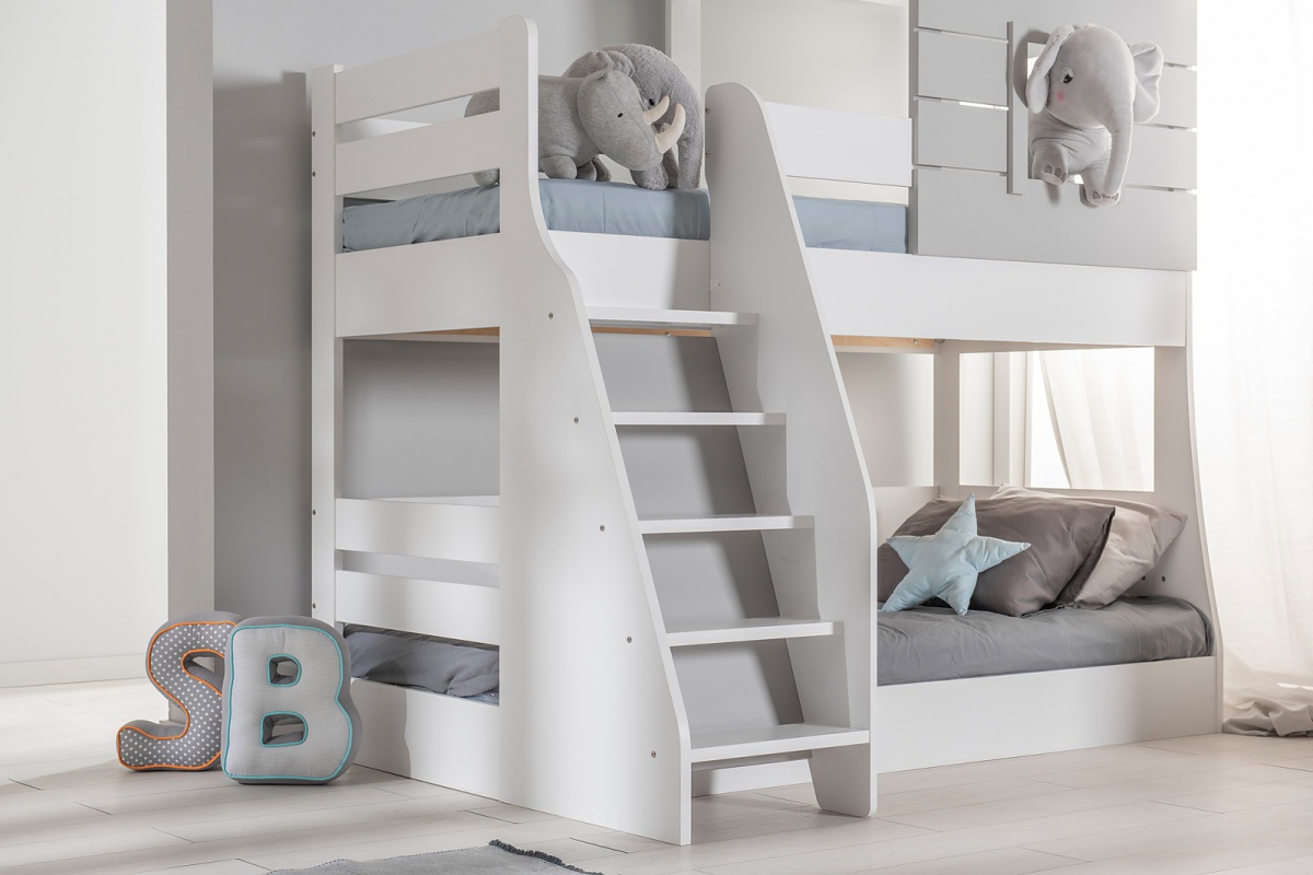 Poschodová posteľ so schodíkmi boom - biela/šedá.

 

Poschodová posteľ Boom sa stane rajom pre dve deti v izbe a dokonale vyrieši starosti s obstaraním postelí.

 

Rozmery poschodovej postele so schodíkmi Boom sú 149x229,1x206,5cm (š, v, h).

 

Všetky produkty z kolekcie Boom a vhodné matrace nájdete nižšie v súvisiacom tovare.