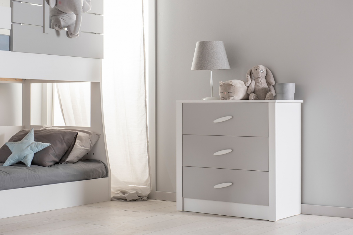 Zásuvková komoda boom - biela/šedá.

 

Komoda je opatrená troma hlbokými zásuvkami do ktorých môžete uložiť ako drobné oblečenie, tak kozmetiku pre bábätko či iné nevyhnutnosti, ktoré každé dieťa potrebuje.

 

Rozmery zásuvkovej komody Boom sú 84,4x83x41,3cm (š, v, h).

 

Všetky produkty z kolekcie Boom nájdete nižšie v súvisiacich produktoch.