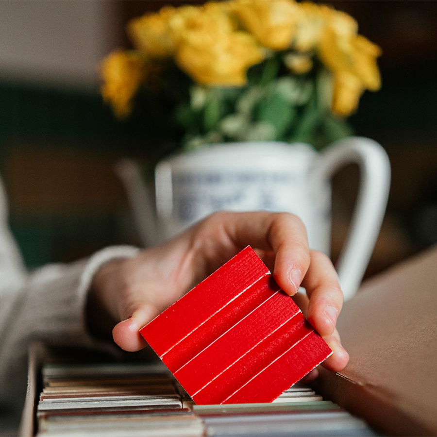 Komoda albi 38 - zelená/biela.

 

Komoda z poctivého borovicového dreva sa hodí ho každej miestnosti.

 

Masívna komoda obsahuje 2 zásuvky a skrinku krytú dvierkami.

 

Rozmery komody Albi 38 sú 90x116x51cm (š, v, h).

 

Na prehliadnutie ďalších masívnych kúskov nábytku od tohto výrobcu kliknite TU.

 

Farba na fotografii sa môže ľahko líšiť oproti reálnemu výrobku. Príčinnou môže byť zobrazovanie farieb monitora či rôzne nasvietenie výrobkov pri fotení.


Z dôvodov výroby masivného nábytku na zákazku, sme nútení požadovať od zákazníka zálohu v minimálnej výške 30% z ceny nábytku.
