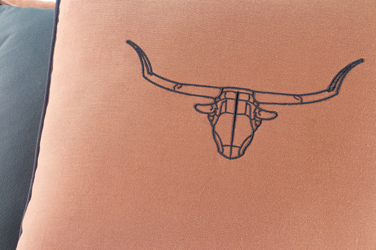 Posteľná súprava 120x200cm falko - béžová/šedá.

 

Posteľný set Falko obsahuje:


	Prikrývka na posteľ – 180x230cm
	Prestieradlo - 172x252cm
	Vankúš - 50x70cm
	Dekoračný vankúš - 50x50cm


 

Celý set bol vyrobený zo 100% bavlny.

 

Všetky produkty z kolekcie Falko nájdete nižšie v súvisiacich produktoch.