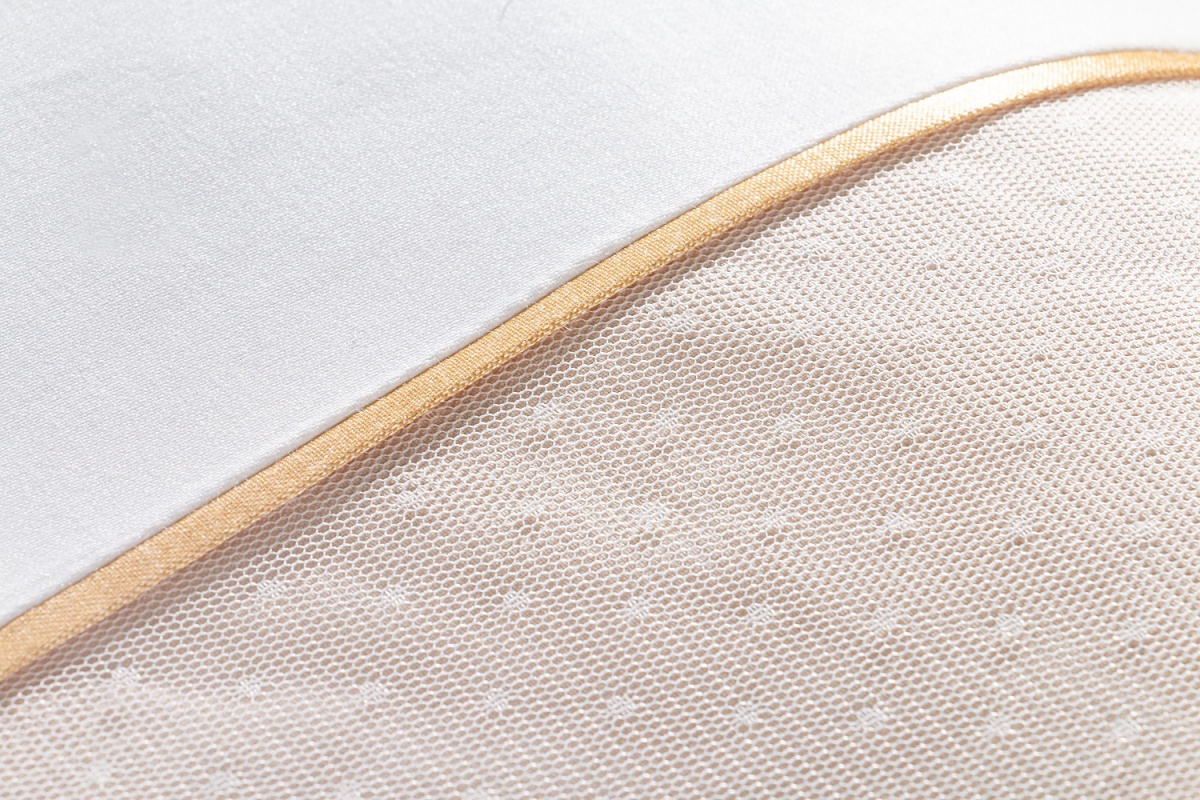 Posteľná súprava 120x200cm luxor - béžová/biela.

 

Posteľný set Luxor obsahuje:


	Prikrývka na posteľ – 180x210cm
	Prestieradlo - 172x252cm
	Vankúš - 50x70cm
	Dekoračný vankúš - 42x42cm


 

Celý set bol vyrobený zo 100% bavlny.

 

Všetky produkty z kolekcie Luxor nájdete nižšie v súvisiacich produktoch.