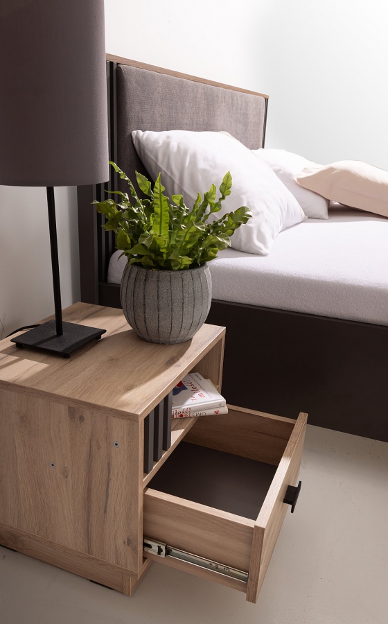 Nočný stolík-ľavý eliot - dub estana/šedá.

 

 

Nočný stolík Eliot využijete vďaka šuplíku a výklenku, kam môžete umiestniť rozčítanú knihu, nabíjacie káble a ďalšie potreby.

 

 

V ponuke je aj pravý nočný stolík Eliot, ktorý obsahuje dekoračné panely na pravej strane výklenku.

 

 

Rozmery nočného stolíka Eliot sú 40x40x36cm (š, v, h).

 

 

Všetky produkty z kolekcie Eliot nájdete nižšie v súvisiacom tovare.