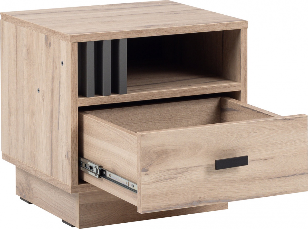 Nočný stolík-ľavý eliot - dub estana/šedá.

 

 

Nočný stolík Eliot využijete vďaka šuplíku a výklenku, kam môžete umiestniť rozčítanú knihu, nabíjacie káble a ďalšie potreby.

 

 

V ponuke je aj pravý nočný stolík Eliot, ktorý obsahuje dekoračné panely na pravej strane výklenku.

 

 

Rozmery nočného stolíka Eliot sú 40x40x36cm (š, v, h).

 

 

Všetky produkty z kolekcie Eliot nájdete nižšie v súvisiacom tovare.