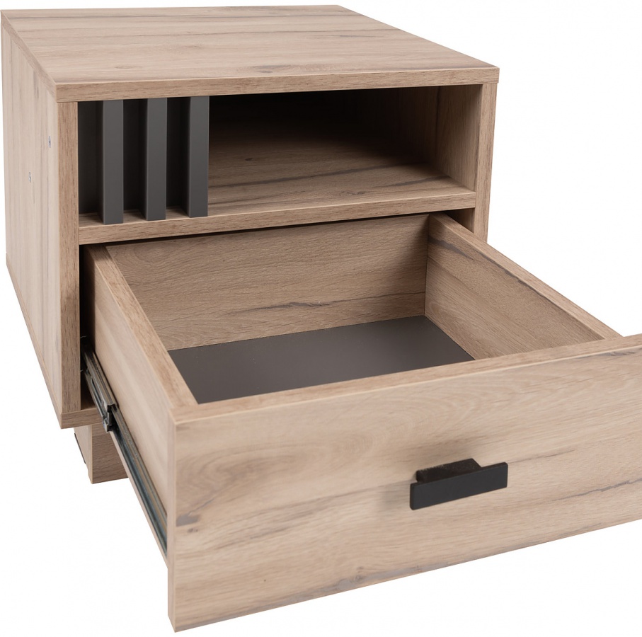 Nočný stolík-ľavý eliot - dub estana/šedá.

 

 

Nočný stolík Eliot využijete vďaka šuplíku a výklenku, kam môžete umiestniť rozčítanú knihu, nabíjacie káble a ďalšie potreby.

 

 

V ponuke je aj pravý nočný stolík Eliot, ktorý obsahuje dekoračné panely na pravej strane výklenku.

 

 

Rozmery nočného stolíka Eliot sú 40x40x36cm (š, v, h).

 

 

Všetky produkty z kolekcie Eliot nájdete nižšie v súvisiacom tovare.