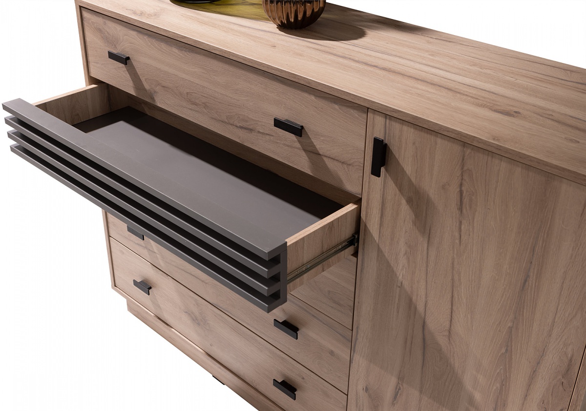 Spálňa i eliot - dub estana/šedá.

 

Luxusná a predovšetkým pohodlná manželská posteľ je základom každej spálne.

 

Kombinovaná komoda je najlepšou možnou voľbou, ktorú si možno z kategórie skriniek zaobstarať.

 

Moderný nočný stolík v dvoch prevedeniach - v pravom a ľavom, ktorý perfektne doladí Vašu spálňu.

 

Priestranná šatníková skriňa sa vždy hodí.

 

Spálňa I sa skladá z týchto prvkov:


	Manželská posteľ 160x200cm Eliot - 168x94,5x208cm (š, v, h)
	Kombinovaná komoda Eliot - 135x95x40cm (š, v, h)
	Nočný stolík pravý + ľavý Eliot - 40x40x36cm (š, v, h)
	Skriňa s posuvnými dverami a zrkadlom Eliot – 215x210x61cm (š, v, h)


 

Všetky produkty z kolekcie Eliot nájdete nižšie v súvisiacich produktoch.