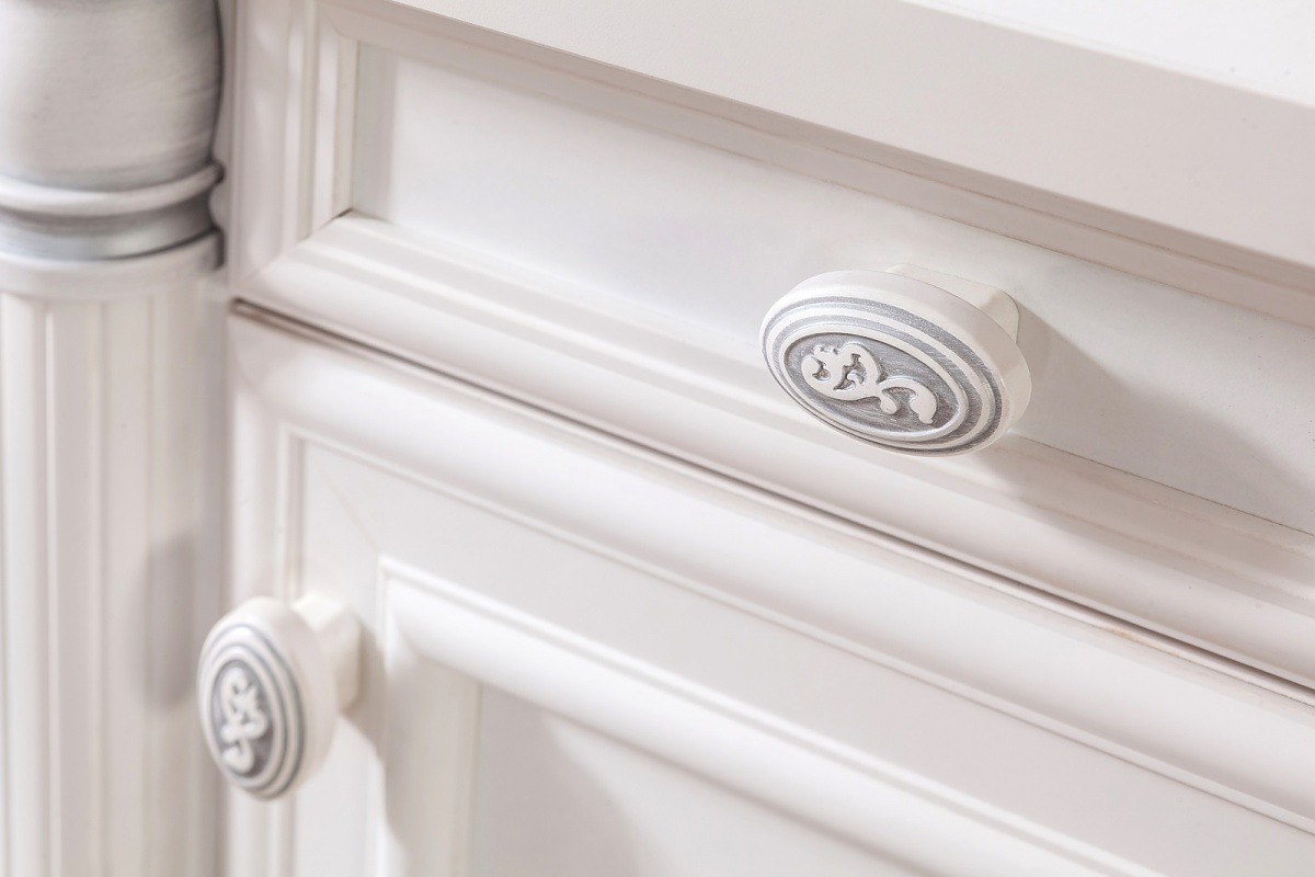 Malá študentská pracovňa carmen - biela.

 

Študovňa Carmen určite poteší všetky dievčatá s citlivou romantickou dušou.

 

Nábytok z kolekcie Carmen je vyrobený z kvalitného lamina, MDF a masívneho dreva.

 

Malá študentská pracovňa Carmen sa skladá z týchto prvkov:  


	Veľká knižnica Carmen - 96x186x42cm (š, v, h)
	Písací stôl s nástavcom Carmen - 117x194x61 (š, v, h)


 

Všetok nábytok patriaci do kolekcie Carmen nájdete nižšie v súvisiacich produktoch.