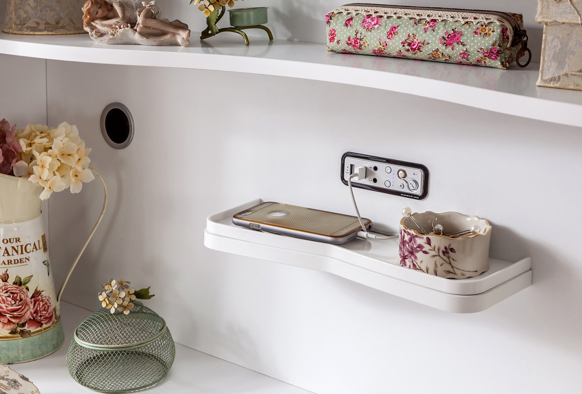 Malá študentská pracovňa carmen - biela.

 

Študovňa Carmen určite poteší všetky dievčatá s citlivou romantickou dušou.

 

Nábytok z kolekcie Carmen je vyrobený z kvalitného lamina, MDF a masívneho dreva.

 

Malá študentská pracovňa Carmen sa skladá z týchto prvkov:  


	Veľká knižnica Carmen - 96x186x42cm (š, v, h)
	Písací stôl s nástavcom Carmen - 117x194x61 (š, v, h)


 

Všetok nábytok patriaci do kolekcie Carmen nájdete nižšie v súvisiacich produktoch.