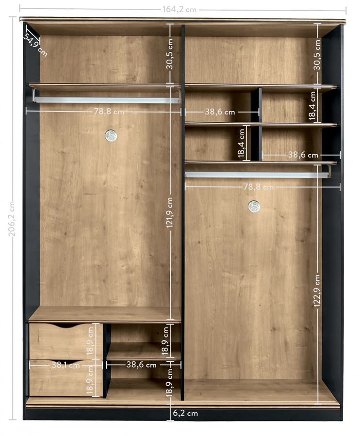 Šatníková skriňa s posuvnými dverami sirius - dub čierny/dub zlatý.

 

Vnútorný priestor skrine je veľmi vyvážene delený.

 

Chrbát skrine je navyše obohatený o vetracie otvory, čo prispieva k lepšiemu vetranie uložených vecí. Istenie na stenu, aby nedošlo k preklopeniu skrine, je súčasťou produktu.

 

Rozmery šatňové skrine s posuvnými dverami Sirius sú 164x206x59cm (š, v, h) 