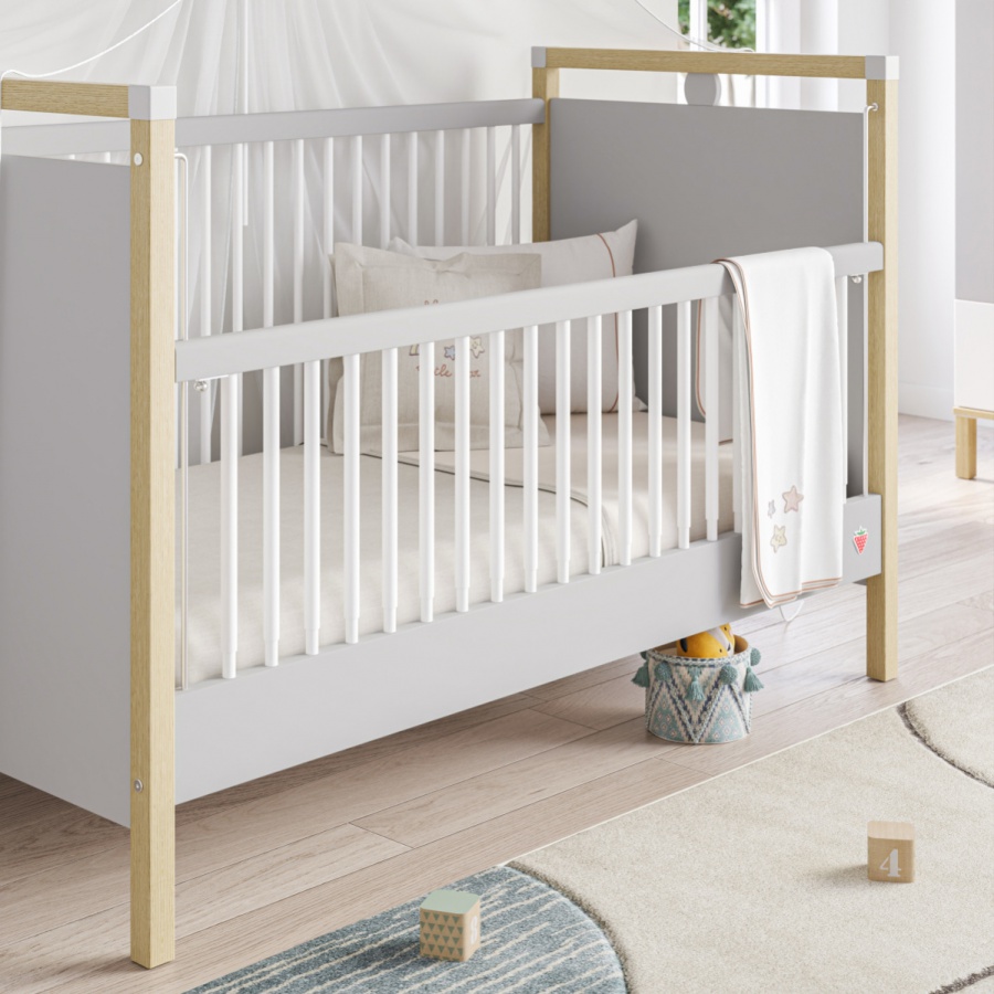 Izba pre bábätko simba - šedá/biela/dub.

 

Každá nastávajúca mamička sa s láskou chystá na príchod bábätka na svet a obzvlášť záležať si dáva na výbere postieľky, pri ktorej si iste praje, aby pôsobila príjemne a bola pohodlná.

 

Dvojdverová šatníková skriňa Simba dopraje vášmu dieťaťu bezchybné priestory na oblečenie, a obzvlášť vás poteší, ak potrebujete ušetriť miesto v úzkej miestnosti.

 

Izba pre bábätko sa skladá z týchto prvkov:


	Šuplíková komoda Simba - 88x80x44cm (š, v, h)
	Detská postieľka 70x140cm Simba - 77x99x148cm (š, v, h)
	Šatníková skriňa 2D Simba - 95x201x52,5cm (š, v, h)


 

Všetky produkty z kolekcie Simba nájdete nižšie v súvisiacich produktoch.