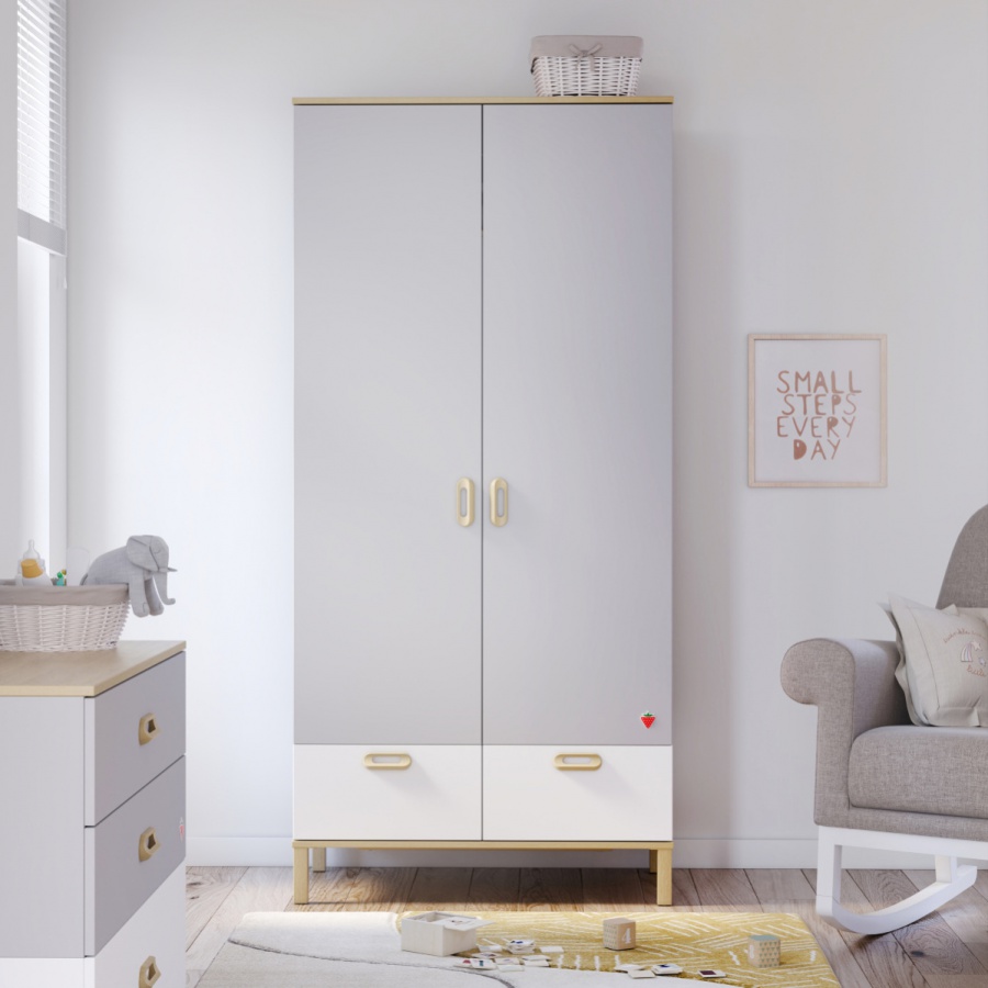 Izba pre bábätko simba - šedá/biela/dub.

 

Každá nastávajúca mamička sa s láskou chystá na príchod bábätka na svet a obzvlášť záležať si dáva na výbere postieľky, pri ktorej si iste praje, aby pôsobila príjemne a bola pohodlná.

 

Dvojdverová šatníková skriňa Simba dopraje vášmu dieťaťu bezchybné priestory na oblečenie, a obzvlášť vás poteší, ak potrebujete ušetriť miesto v úzkej miestnosti.

 

Izba pre bábätko sa skladá z týchto prvkov:


	Šuplíková komoda Simba - 88x80x44cm (š, v, h)
	Detská postieľka 70x140cm Simba - 77x99x148cm (š, v, h)
	Šatníková skriňa 2D Simba - 95x201x52,5cm (š, v, h)


 

Všetky produkty z kolekcie Simba nájdete nižšie v súvisiacich produktoch.