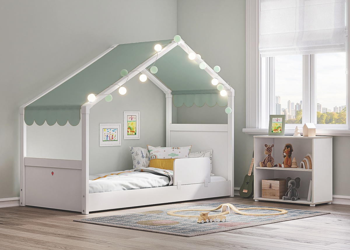 Domčeková posteľ so strieškou fairy i - biela/zelená.

 

Bežná domčeková posteľ získa oveľa zábavnejší a originálnejší vzhľad so strieškou v zelenej farbe.

 

Posteľ je možné doplniť príslušenstvom z radu Fairy, napríklad zábranou, vankúšom na posteľ alebo organizačným boxom.

 

 

Rozmery domčekovej postele so strieškou Fairy I sú 97,5x165x208,5cm (š, v, h).

 

 

Všetky výrobky z kolekcie Fairy a vhodné matrace nájdete nižšie v súvisiacich produktoch.