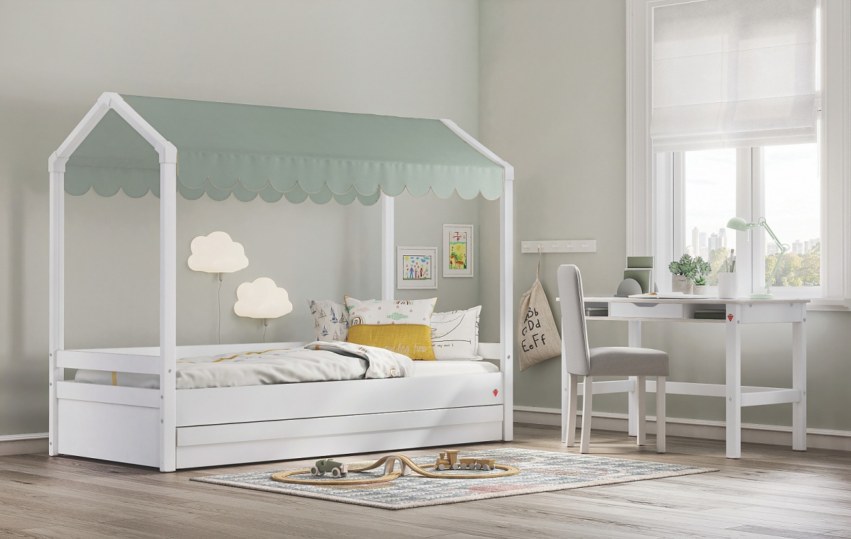 Domčeková posteľ so strieškou fairy ii - biela/zelená.

 

Bežná domčeková posteľ získa oveľa zábavnejší a originálnejší vzhľad so strieškou v zelenej farbe.

 

Posteľ je možné doplniť príslušenstvom z radu Fairy, napríklad zábranou, vankúšom na posteľ alebo organizačným boxom.

 

 

Rozmery domčekovej postele so strieškou Fairy II sú 95,3x167,5x213cm (š, v, h).

 

 

Všetky výrobky z kolekcie Fairy a vhodné matrace nájdete nižšie v súvisiacich produktoch.