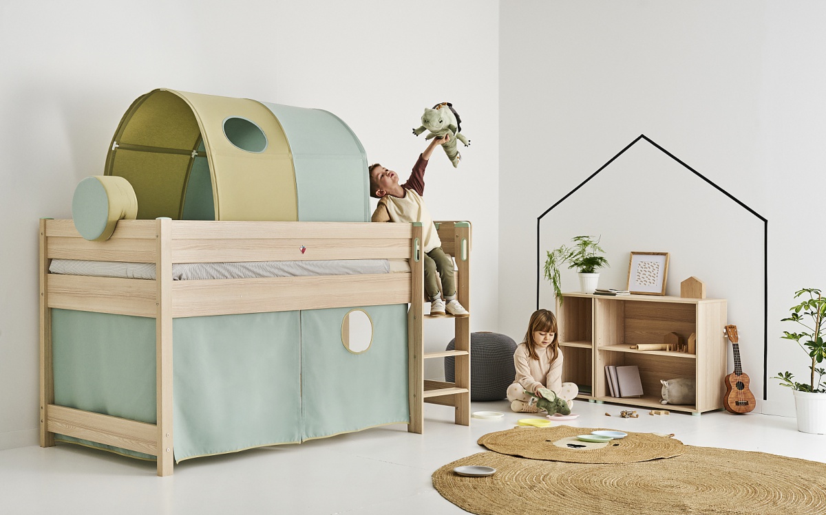 Vyvýšená posteľ fairy - dub svetlý.

 

Pomocou doplnkov posteľ ľahko premeníte na herný stan, súčasne môžete deťom nápadito vytvoriť pod posteľou úložný priestor pomocou komôd a knižníc z radu Fairy.

 

 

Rozmery vyvýšenej postele Fairy sú 102,5x111x208cm (š, v, h).

 

 

Všetky výrobky z kolekcie Fairy a vhodné matrace  nájdete nižšie v súvisiacich produktoch.


	
		
			Vyvýšená postel Fairy