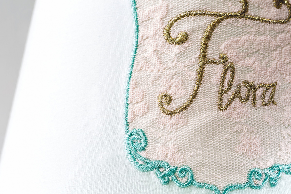 Stolová lampa lilian - modrá/mix farieb.

 

Stolová lampa Lilian spĺňa všetky požiadavky EÚ na osvetlenie a je tak plne nezávadná a bezpečná.

 

Rozmery stolnej lampy Lilian sú 22x46x22cm (š, v, h).

 

Všetky produkty z kolekcie Lilian nájdete nižšie v súvisiacich produktoch.