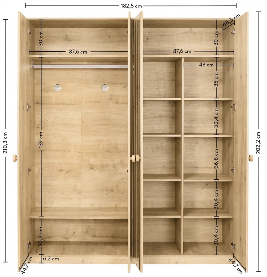 Štvordverová skriňa so zrkadlami cody - dub svetlý.

 

Skriňa ponúka mnoho úložného priestoru, do ktorého bez ťažkostí uskladníte vaše oblečenie.

 

Súčasťou balenia je istenie k uchyteniu skrine k stene.

 

Všetok nábytok patriaci do kolekcie Cody nájdete nižšie v súvisiacich produktoch.

 

Krátka videoukážka vám priblíži kolekciu Cody.

 