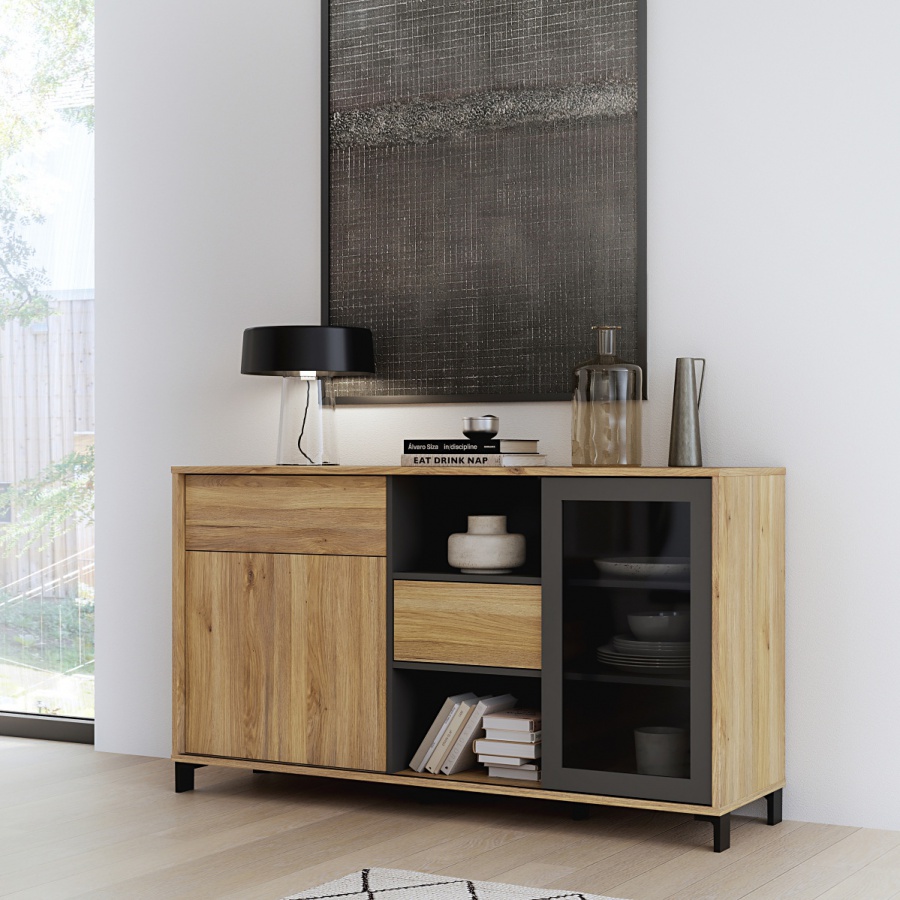 Komoda bez osvetlenia caine - dub mauvella/šedá.

 

Korpus komody je tvorený laminom s hrúbkou 1,8cm, dvierka, zásuvky a priečky tvorí lamino s hrúbkou 1,5cm.

Výhodou komody sú aj nožičky, ktoré uľahčia upratovanie, pretože pri výške 8cm nie je problém sa pod komodu dostať.

 

Rozmery komody Caine bez osvetlenia sú 147x82,4x42cm (š, v, h,).

 

Všetky produkty z kolekcie Caine nájdete nižšie v súvisiacich produktoch.