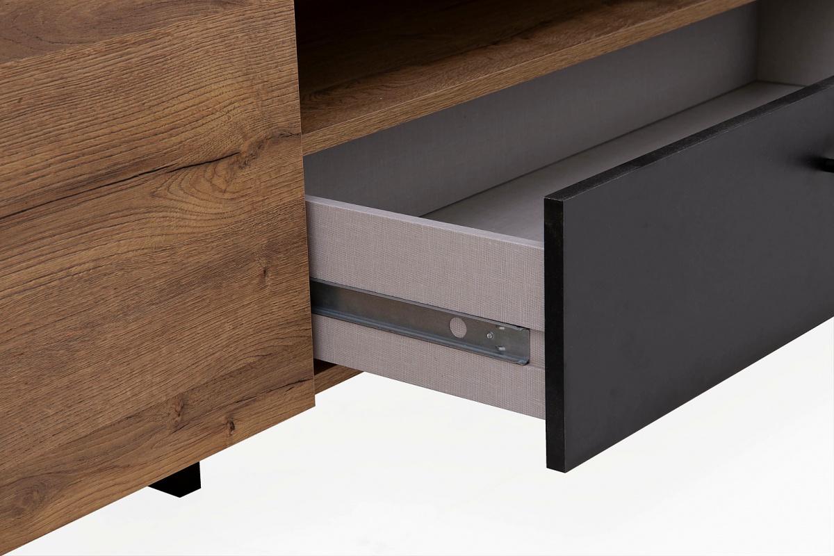 Tv stolík artur - dub waterford/čierna.

 

Televízia je v dnešnej dobe plná streamovacích služieb takmer nutnosťou.

 

Rozmery TV stolíka Artur sú 186,5x50,9x41,3cm (š, v, h).

 

Všetky produkty z kolekcie Artur nájdete nižšie v súvisiacich produktoch.