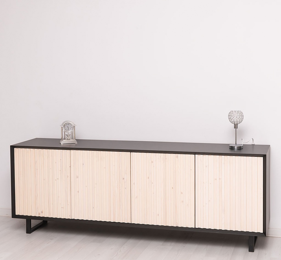 Široká komoda layne 753 - čierna/béžová.

 

Povrch širokej komody je opatrený farebným náterom v odtieni P003.

 

Široká komoda je opatrená 4 dvierkami.

 

Rozmery širokej komody Layne 753 sú 214x78x50cm (š, v, h).

 

Pre kompletnú ponuku masívneho nábytku od tohto výrobcu kliknite TU.

 

Farba na fotografii sa môže ľahko líšiť oproti reálnemu výrobku. Príčinou môže byť zobrazovanie farieb monitora či rôzne nasvietenie výrobkov pri fotení.




Z dôvodu výroby nábytku na zákazku, sme nútení požadovať od zákazníka zálohu v minimálnej výške 30% z ceny nábytku.