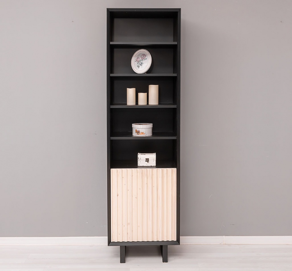 Vysoká knižnica layne 749 - čierna/béžová.

 

Povrch vysokej knižnice je opatrený farebným náterom v odtieni P003.

 

Bola by škoda nechať ležať svoje obľúbené knihy niekde v kúte, keď ich môžete vystaviť do knižnice a dať ich tak na obdiv celému svetu.

 

Rozmery vysokej knižnice Layne 749 sú 57x200x40cm (š, v, h).

 

Pre kompletnú ponuku masívneho nábytku od tohto výrobcu kliknite TU.

 

Farba na fotografii sa môže ľahko líšiť oproti reálnemu výrobku. Príčinou môže byť zobrazovanie farieb monitora či rôzne nasvietenie výrobkov pri fotení.




Z dôvodu výroby nábytku na zákazku, sme nútení požadovať od zákazníka zálohu v minimálnej výške 30% z ceny nábytku.