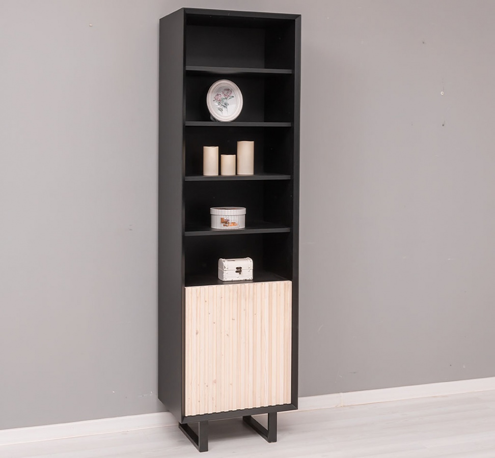 Vysoká knižnica layne 749 - čierna/béžová.

 

Povrch vysokej knižnice je opatrený farebným náterom v odtieni P003.

 

Bola by škoda nechať ležať svoje obľúbené knihy niekde v kúte, keď ich môžete vystaviť do knižnice a dať ich tak na obdiv celému svetu.

 

Rozmery vysokej knižnice Layne 749 sú 57x200x40cm (š, v, h).

 

Pre kompletnú ponuku masívneho nábytku od tohto výrobcu kliknite TU.

 

Farba na fotografii sa môže ľahko líšiť oproti reálnemu výrobku. Príčinou môže byť zobrazovanie farieb monitora či rôzne nasvietenie výrobkov pri fotení.




Z dôvodu výroby nábytku na zákazku, sme nútení požadovať od zákazníka zálohu v minimálnej výške 30% z ceny nábytku.