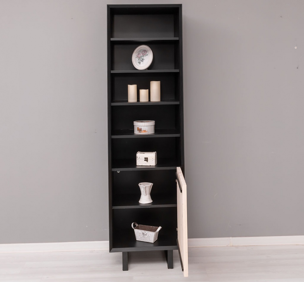 Vysoká knižnica layne 749 - čierna/béžová.

 

Povrch vysokej knižnice je opatrený farebným náterom v odtieni P003.

 

Bola by škoda nechať ležať svoje obľúbené knihy niekde v kúte, keď ich môžete vystaviť do knižnice a dať ich tak na obdiv celému svetu.

 

Rozmery vysokej knižnice Layne 749 sú 57x200x40cm (š, v, h).

 

Pre kompletnú ponuku masívneho nábytku od tohto výrobcu kliknite TU.

 

Farba na fotografii sa môže ľahko líšiť oproti reálnemu výrobku. Príčinou môže byť zobrazovanie farieb monitora či rôzne nasvietenie výrobkov pri fotení.




Z dôvodu výroby nábytku na zákazku, sme nútení požadovať od zákazníka zálohu v minimálnej výške 30% z ceny nábytku.