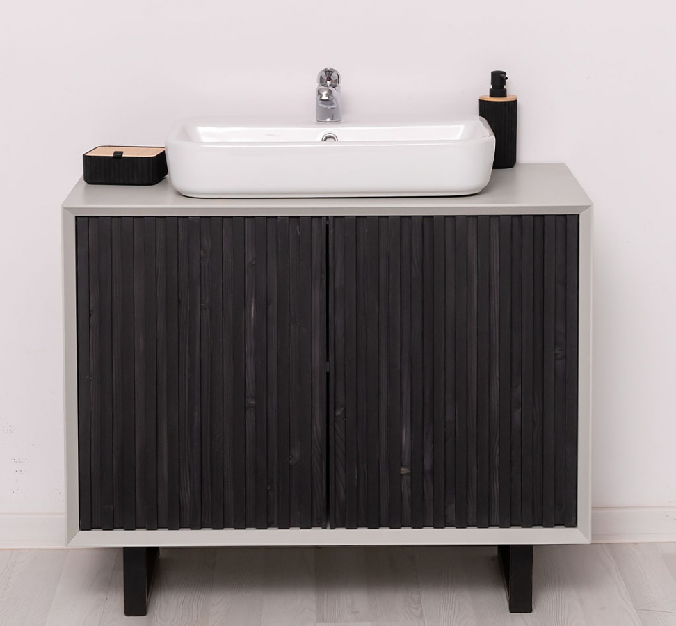 Dvierková skrinka pre umývadlo layne 758 - šedá/čierna.

 

Povrch dvierkovej skrinky je opatrený farebným náterom v odtieni P013.

 

Kúpeľňová skrinka je vybavená 2 dvierkami za ktorými sa skrývajú dve police, ktoré dali vzniknúť priestranným priehradkám.

 

Rozmery dvierkovej skrinky pre umývadlo Layne 758 sú 93x76x50cm (š, v, h).

 

Pre kompletnú ponuku masívneho nábytku od tohto výrobcu kliknite TU.

 

Farba na fotografii sa môže ľahko líšiť oproti reálnemu výrobku. Príčinou môže byť zobrazovanie farieb monitora či rôzne nasvietenie výrobkov pri fotení.




Z dôvodu výroby nábytku na zákazku, sme nútení požadovať od zákazníka zálohu v minimálnej výške 30% z ceny nábytku.