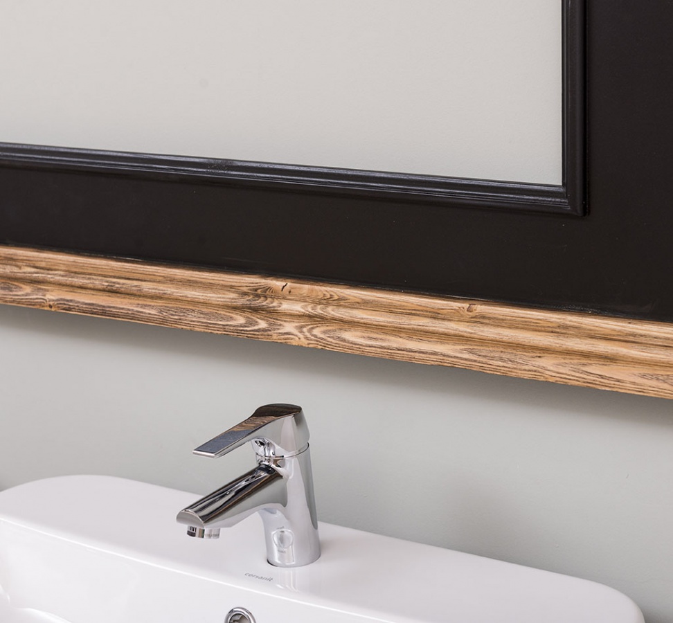 Kúpeľňové zrkadlo ava 138b - čierna/hnedá.

 

Vyrezávané detaily vdýchnu Vašej kúpeľni dušu a štýl.

 

Povrch zrkadla je ošetrený farebným náterom v odtieni P003.

 

Ak preferujete tradičné prevedenie a poctivú prácu bez kompromisov, potom je pre Vás nesmrteľný masívny nábytok tou pravou voľbou.

 

Rozmery kúpeľňového zrkadla Ava 138B sú 151x95x8cm (š, v, h).

 

Pre kompletnú ponuku masívneho nábytku od tohto výrobcu kliknite TU.

 

Farba na fotografii sa môže ľahko líšiť oproti reálnemu výrobku. Príčinou môže byť zobrazovanie farieb monitora či rôzne nasvietenie výrobkov pri fotení.




Z dôvodu výroby masívneho nábytku na zákazku, sme nútení požadovať od zákazníka zálohu v minimálnej výške 30% z ceny nábytku.