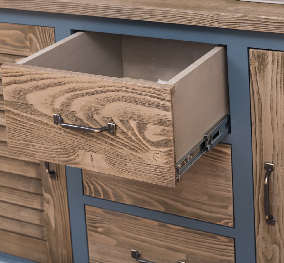 Kúpeľňová skrinka pre 2 umývadlá damiano 665 - modrá/hnedá.

 

Priestranná kúpeľňová skrinka bola navrhnutá s ohľadom na potreby modernej domácnosti.

 

Povrch skrinky je ošetrený farebným náterom v odtieni P051.

 

Investícia, ktorá sa oplatí nielen pre Váš úplný komfort, ale aj celkovú atmosféru domova.

 

Rozmery kúpeľňovej skrinky pre 2 umývadlá Damiano 665 sú 150x75x51cm (š, v, h).

 

Pre kompletnú ponuku masívneho nábytku od tohto výrobcu kliknite TU.

 

Farba na fotografii sa môže ľahko líšiť oproti reálnemu výrobku. Príčinou môže byť zobrazovanie farieb monitora či rôzne nasvietenie výrobkov pri fotení.




Z dôvodu výroby masívneho nábytku na zákazku, sme nútení požadovať od zákazníka zálohu v minimálnej výške 30% z ceny nábytku.