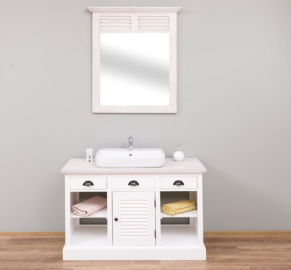 Kúpeľňová zostava lisi 666 - biela.

 

Obdĺžnikový tvar zrkadla je ideálnou voľbou do kúpeľne každého interiéru.

 

Kúpeľňová skrinka Vás na prvý pohľad oslní svojim rustikálnym vzhľadom.

 

Povrch skrinky je ošetrený farebným náterom v odtieni P004.

 

Kúpeľňová zostava sa skladá z týchto prvkov:


	Kúpeľňové zrkadlo Lisi 670 - 90x100x8cm (š, v, h)
	Kúpeľňová skrinka na umývadlo Lisi 666 - 120x75x51cm (š, v, h)


 

Umývadlo, batéria či kovový výpust nie sú súčasťou a je potrebné ich zakúpiť samostatne.

 

Pre kompletnú ponuku masívneho nábytku od tohto výrobcu kliknite TU.

 

Farba na fotografii sa môže ľahko líšiť oproti reálnemu výrobku. Príčinou môže byť zobrazovanie farieb monitora či rôzne nasvietenie výrobkov pri fotení.




Z dôvodu výroby masívneho nábytku na zákazku, sme nútení požadovať od zákazníka zálohu v minimálnej výške 30% z ceny nábytku.