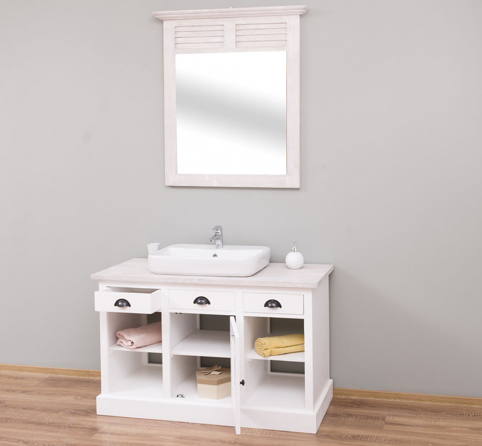 Kúpeľňová zostava lisi 666 - biela.

 

Obdĺžnikový tvar zrkadla je ideálnou voľbou do kúpeľne každého interiéru.

 

Kúpeľňová skrinka Vás na prvý pohľad oslní svojim rustikálnym vzhľadom.

 

Povrch skrinky je ošetrený farebným náterom v odtieni P004.

 

Kúpeľňová zostava sa skladá z týchto prvkov:


	Kúpeľňové zrkadlo Lisi 670 - 90x100x8cm (š, v, h)
	Kúpeľňová skrinka na umývadlo Lisi 666 - 120x75x51cm (š, v, h)


 

Umývadlo, batéria či kovový výpust nie sú súčasťou a je potrebné ich zakúpiť samostatne.

 

Pre kompletnú ponuku masívneho nábytku od tohto výrobcu kliknite TU.

 

Farba na fotografii sa môže ľahko líšiť oproti reálnemu výrobku. Príčinou môže byť zobrazovanie farieb monitora či rôzne nasvietenie výrobkov pri fotení.




Z dôvodu výroby masívneho nábytku na zákazku, sme nútení požadovať od zákazníka zálohu v minimálnej výške 30% z ceny nábytku.